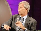 Bolloré dépasse 25 % du capital de Vivendi et cède ses 11 % de Fnac Darty