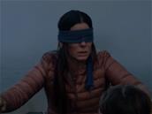 Bird Box : Netflix rappelle que se balader dehors les yeux bandés, c'est dangereux