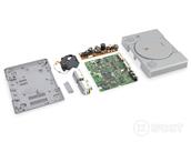 Pour les 25 ans de la PlayStation, iFixit démonte la SCPH-1000, sortie uniquement au Japon