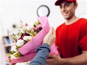 Interflora propose de livrer des fleurs à une personne, via son identifiant Twitter