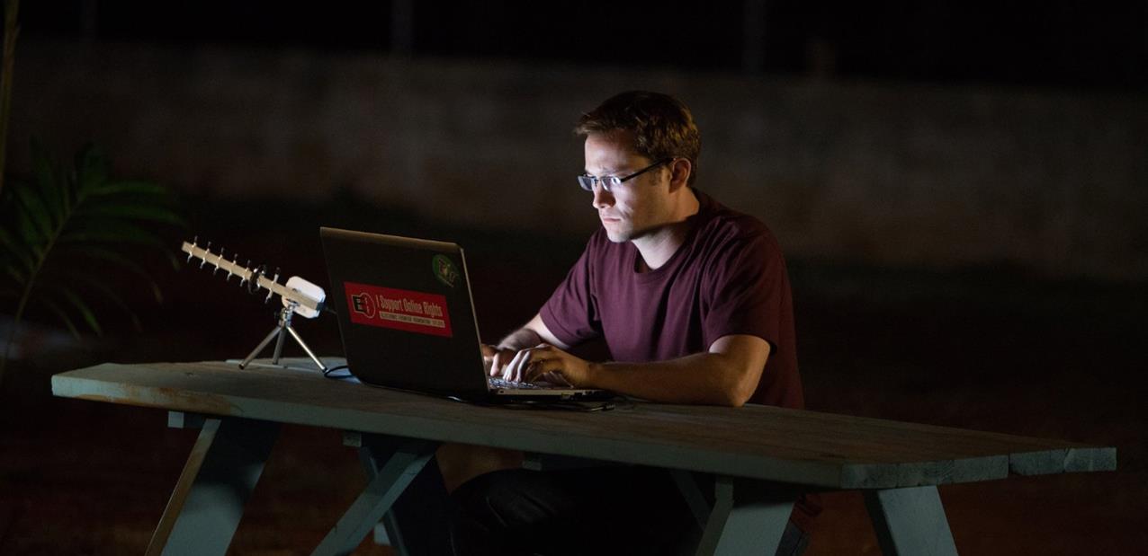 Les États-Unis réclament les recettes de Mémoires Vives (« Permanent Records ») d’Edward Snowden