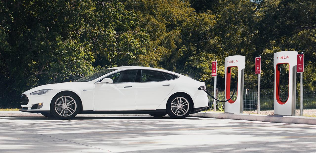 Tesla : le plein de nouveautés avec le firmware 9.0, Navigate on Autopilot en embuscade
